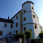 Rathaus Schmidmuehlen in der Oberpfalz Ausflug Wandern Wacholderwanderweg oberpfaelzer Toskana Ausgangspunkt oberes Schloss