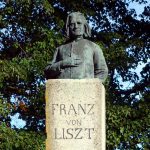 Statue von Franz von Liszt im Kardinalsgarten Schloss Schilligsfuerst Landkreis Ansbach Metropolregion Nuernberg Bayern