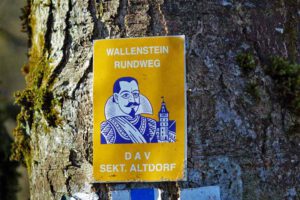 Wandern in Bayern Mittelfranken Nuernberger Land Altdorf bei Nuernberg Wallenstein Rundweg Beschilderung