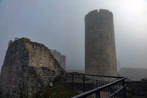 Turm der Ruine Wolfstein in Neumarkt bei Nebel