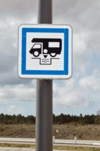ABWASSERENTSORGUNG - DUMPEN 9 Abwasserentsorgung Wohnmobil Dumpen Dumping Station Tank Tanks entleeren Wasser Frischwasser Schmutzwasser entsorgen Sani Dump Entsorgungsstation Zeichen 1