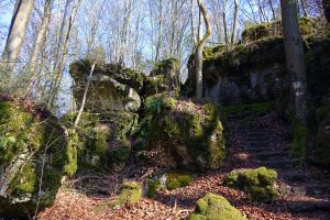 Rundwanderweg von Velden zur Petershöhle und Burg Hartenstein (Landkreis Nürnberger Land) 24 karstkundlicher wanderpfad wandern mittelfranken pegnitztal