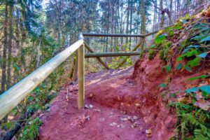 Schnittlinger Loch bei Spalt (Landkreis Roth) 11 abstieg zum schnittlinger loch bei spalt mittelfranken schlucht