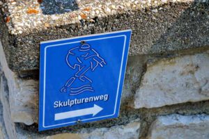 Wandern Ausflug Oberpfalz Amberg Sulzbach Markt Schmidmuehlen Sehenswuerdigkeiten Skulpturenpfad Schild