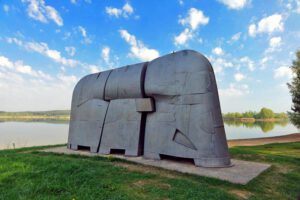 Kurze Wanderungen bis 5 km im Landkreis Roth 26 wandern landkreis roth rothsee skulptur ufer