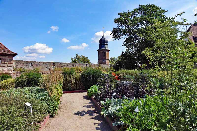BURG CADOLZBURG 16 burggarten gemüse getreide kräutergarten burg cadolzburg