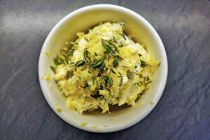 KRÄUTERBUTTER SELBER MACHEN - unsere liebsten Rezepte 12 zitrone thymian butter rezept