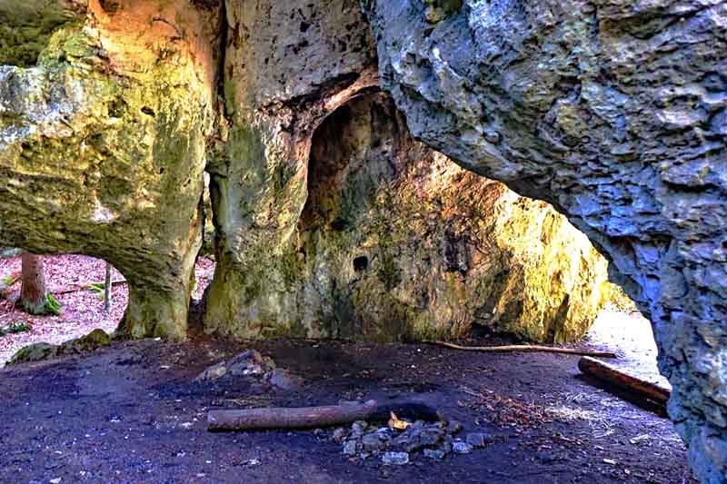 Auerhahn-Rundweg im Veldensteiner Forst (Lk Bayreuth) 12 höhle lochstein auerhahnweg fränkische schweiz kinder