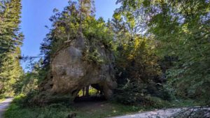 grosser lochstein veldensteiner forst felsen hoehlen fraenkische bayreuth