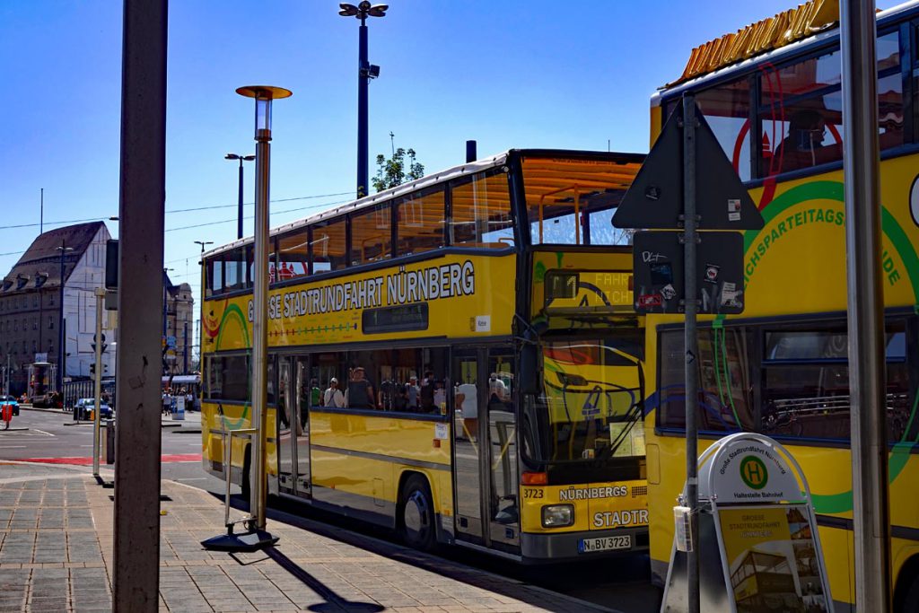 stadtrundfahrt touristenbus stadtbus gelber bus nürnberg