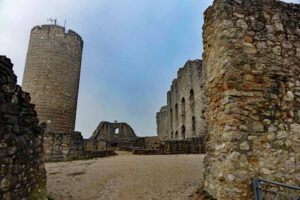 nebel bayern ruine burg wolfstein neumarkt oberpfalz
