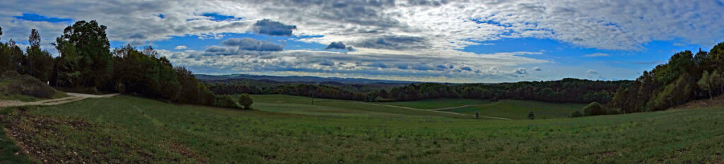 Rundwanderung von der Riesenburg zum Quackenschloss im Wiesenttal (Landkreis Forchheim) 13 Blick vom Adlerberg im Wiesenttal über die Fränkische Schweiz