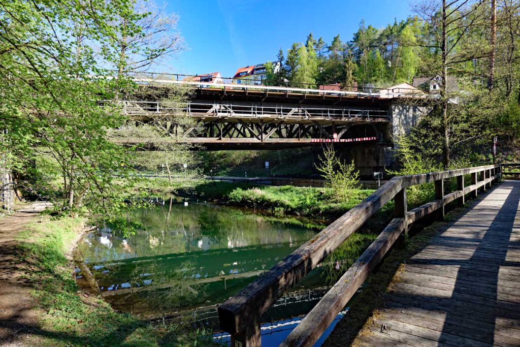 Rundwanderweg von Velden zur Petershöhle und Burg Hartenstein (Landkreis Nürnberger Land) 15 Wandern Velden Petershöhle Hartenstein Pegnitz