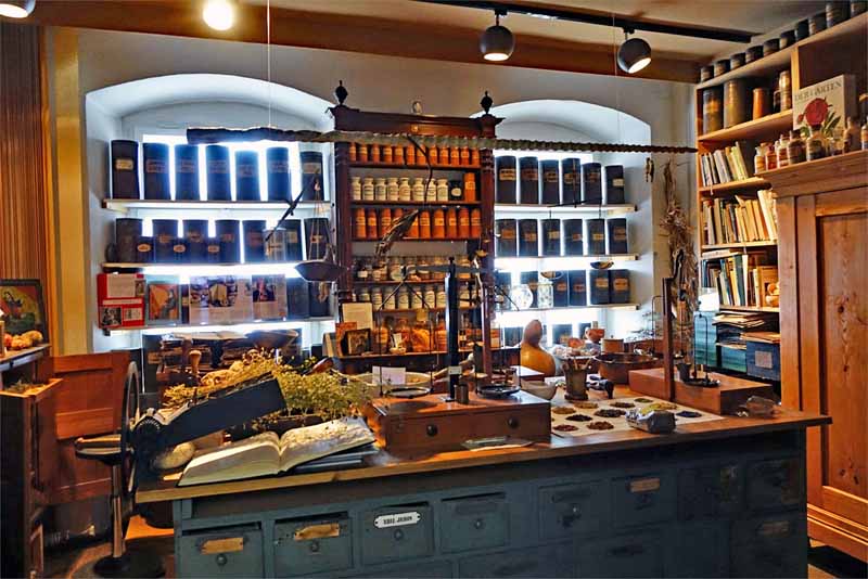 Auf Entdeckertour in der Römerstadt Weißenburg (Mittelfranken) 15 sehenswürdigkeiten fränkisches seenland altmühltal weißenburg einhorn apotheke museum