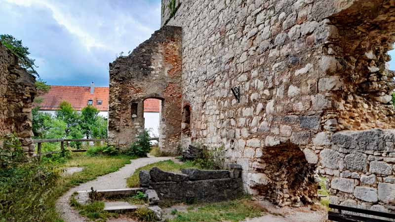 Erlebnispfad Juralandschaft in Essing (Altmühltal) 16 ruine randeck essing