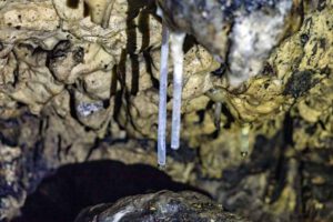 Erlebnispfad Juralandschaft in Essing (Altmühltal) 13 tropfsteine röhrchen schulerloch essing tropfsteinhöhle schauhöhle altmühltal