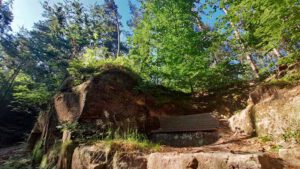 Von Cadolzburg zum Druidenstein auf dem Dillenberg (Landkreis Fürth) 12 geotop landkreis fürth steinbruch dillenberg