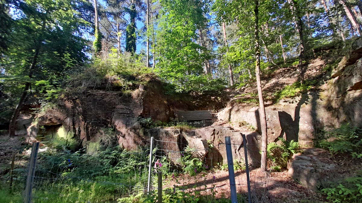 Fränkische Wanderberge - Wandertouren auf die schönsten Gipfel der Franken - Teil 1 20 ehemaliger steinbruch dillenberg cadolzburg fürth wandern druidenstein