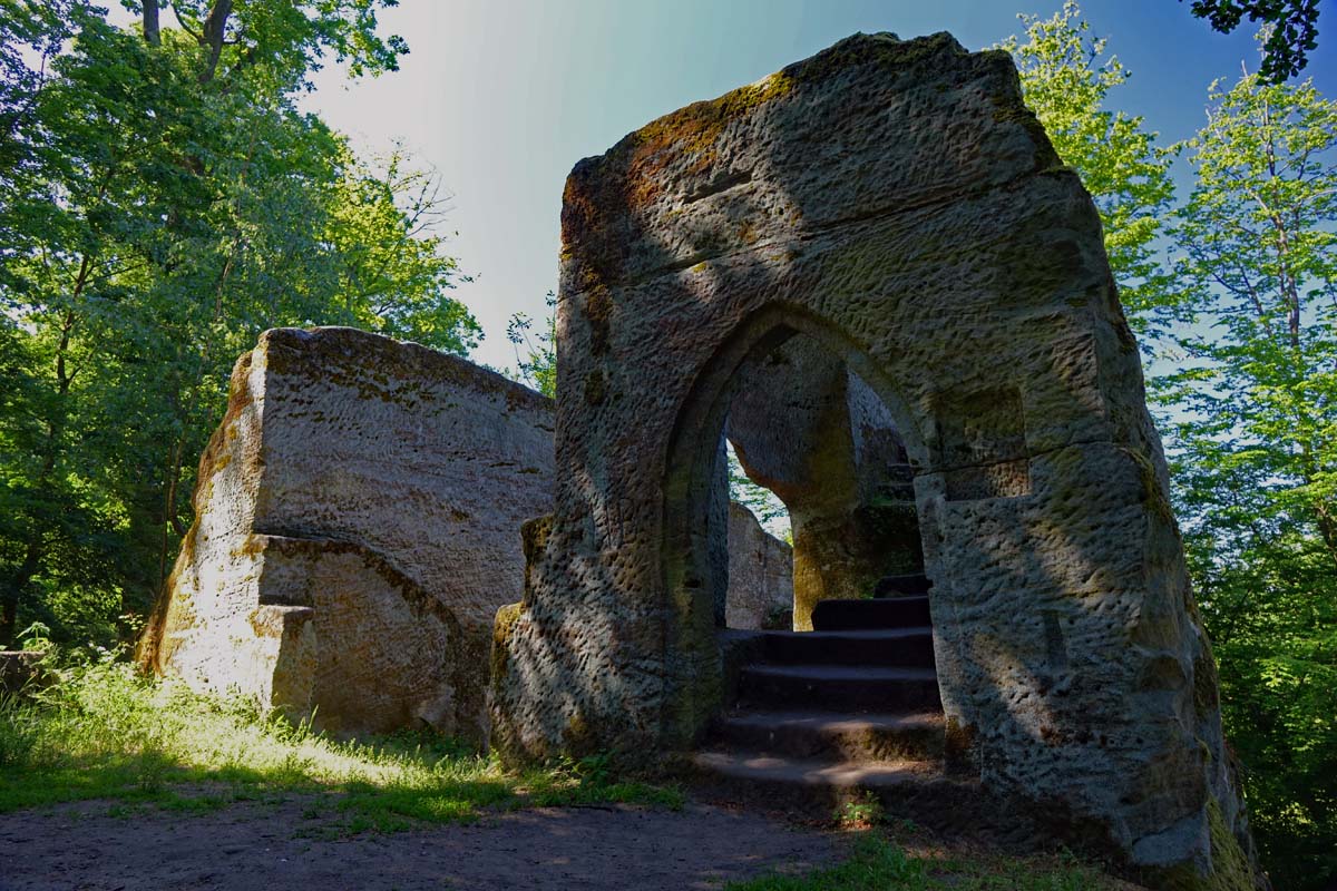 schloesser burgen ruinen in bayern unterfranken naturpark hassberge ebern ausflug burgruine rotenhan felsenburg