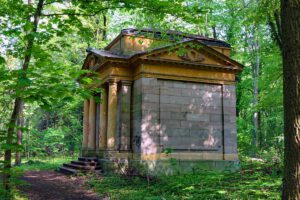 faberwald stein wandern mausoleum