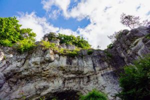 Vulkane, Moore und Granit - Die schönsten Geotope in der Oberpfalz 23 hohlloch kraftorte velburg sankt wolfgang höhle geotop