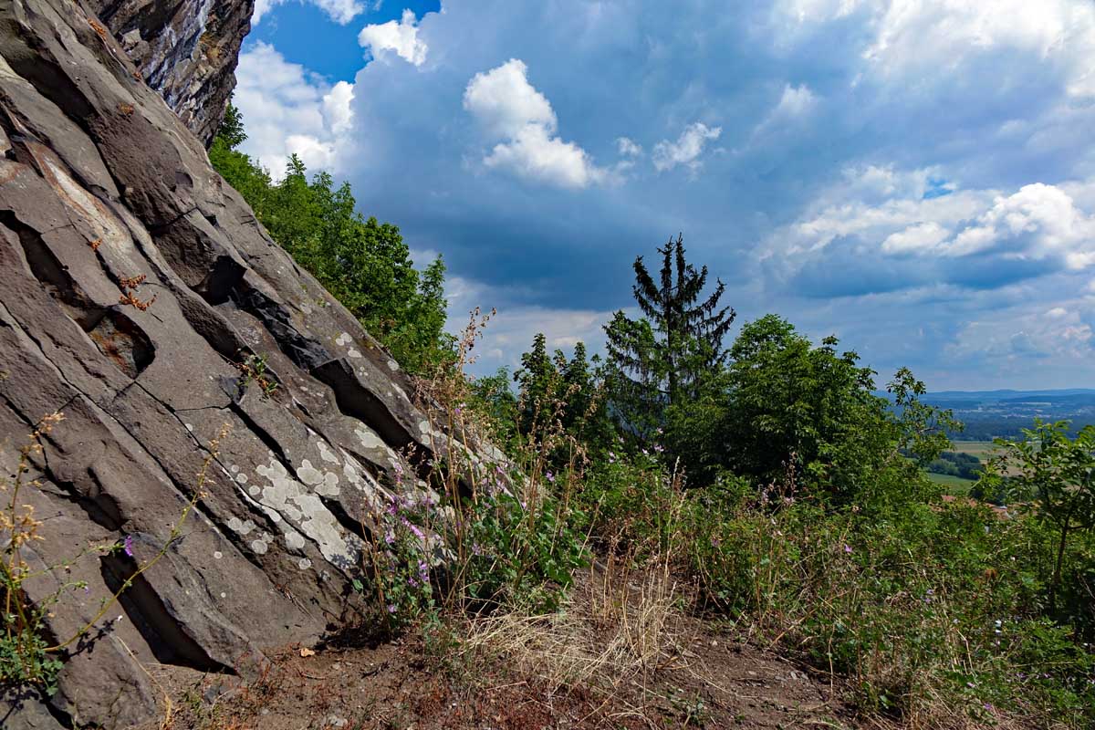 basaltkegel basaltsäulen vulkan hoher parkstein bei weiden in der oberpfalz