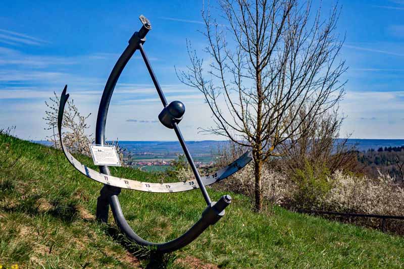 Erlebnispfad Petersberg Marktbergel 10 sonnenuhr auf dem petersberg marktbergel frankenhöhe