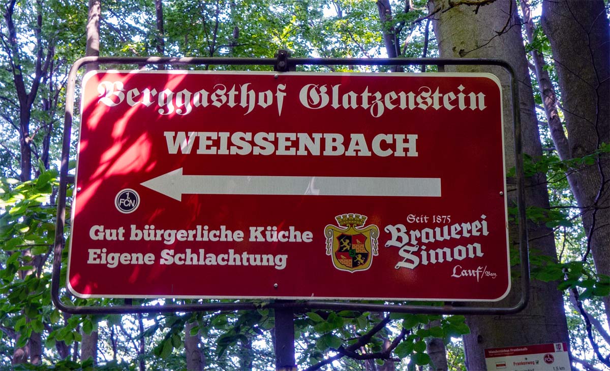 hinweisschild berggasthof glatzenstein weißenburg archäologischer wanderweg