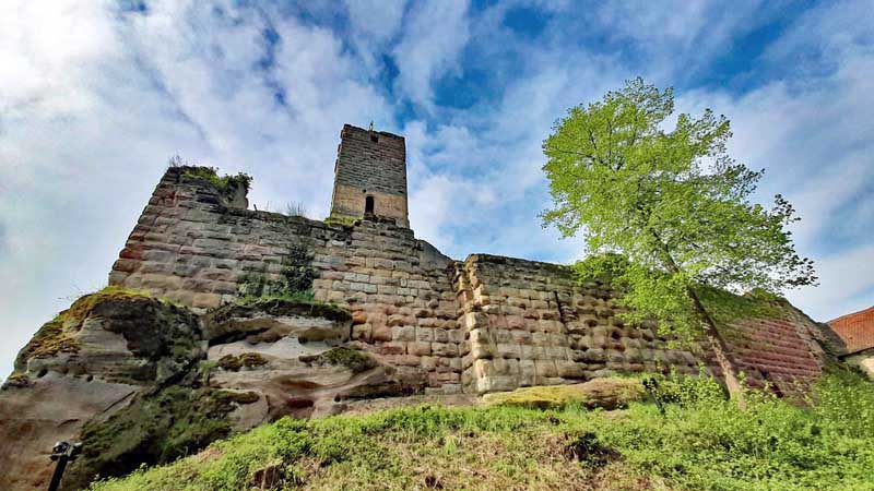 Kurze Wanderungen bis 5 km im Landkreis Roth 22 stadtmauerrundgang hilpoltstein mittelfranken info