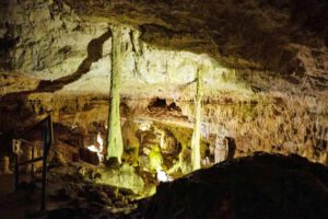 stalagnat tropfstein höhle könig otto velburg schauhöhle