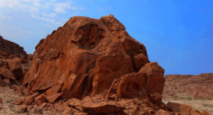 ausflug damaraland korixas twyfelfontein orgelpfeifen burnt mountain namib