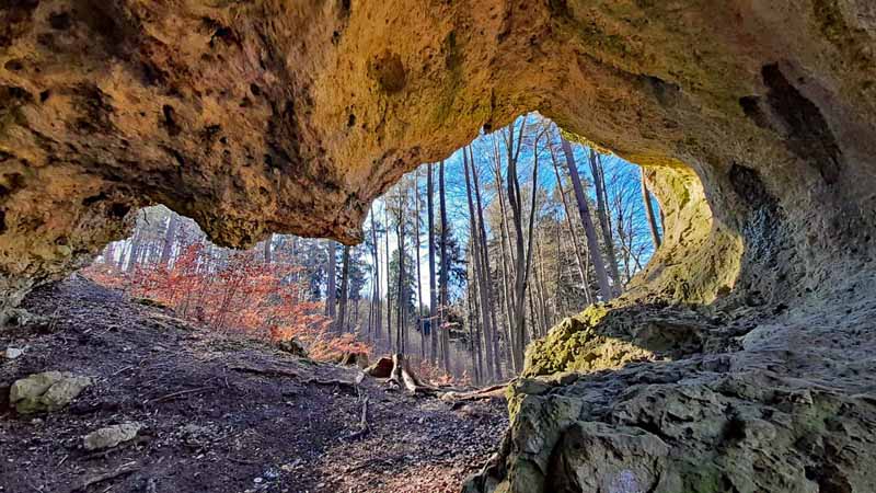 Von der Klauskirche zum Hexentor 7 naturdenkmal wassersteintor fränkische schweiz betzensten roter punkt