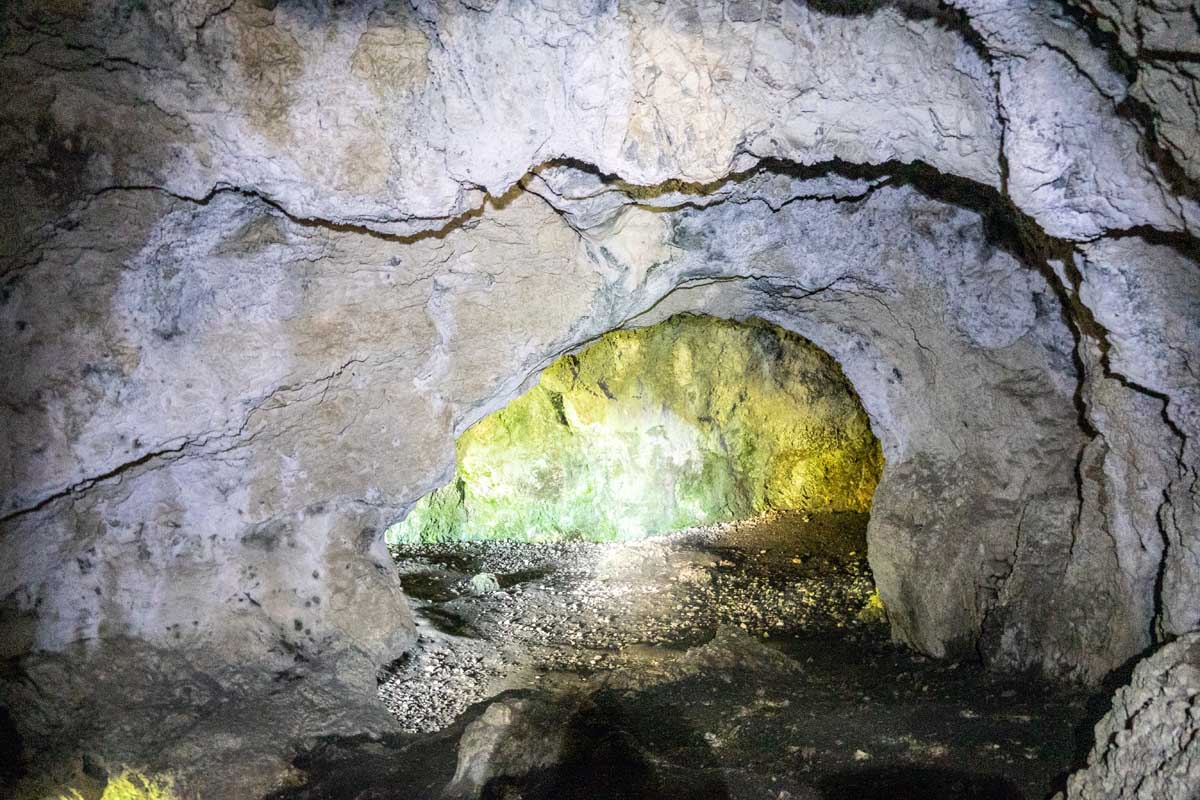 Vom Erlebnis-Geotop Lindle zu den Ofnethöhlen 16 nördlinger ries geotop ofnethöhle holheim
