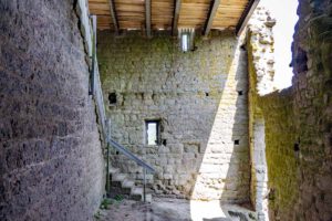 Weg des Granits in Flossenbürg 9 wohnturm ruine burg flossenbürg bayern