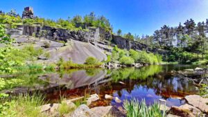 Findlingsweg Floß 27 weg des granits burgweiher ruine burg flossenbürg oberpfalz