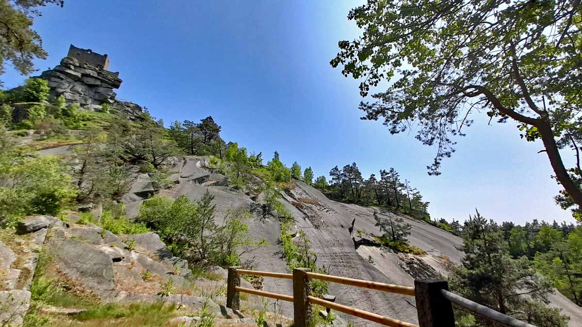 Weg des Granits in Flossenbürg 32 naturschutzgebiet schlossberg flossenbürg oberpfalz