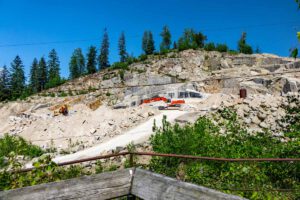 Weg des Granits in Flossenbürg 19 steinbruch flossenbürg kz gedenkstätte oberpfalz bayern