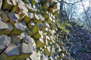 basaltblöcke vulkan rhön geotop