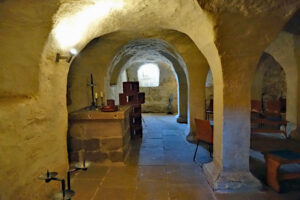 FRANKENHÖHE 25 wandern mittelfranken fürth roßtal laurentius kirche krypta