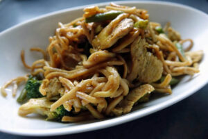 HERZHAFTE PFANNKUCHEN - unsere liebsten Rezepte 23 chinesische nudeln gebraten rezept tipps infos