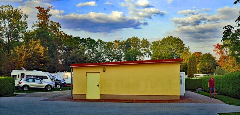 Wohnmobil-Stellplätze - Welche Möglichkeiten gibt es bei der Übernachtung mit dem Camper in Deutschland? 5 wohnmobilstellplatz campingplatz tipps infos