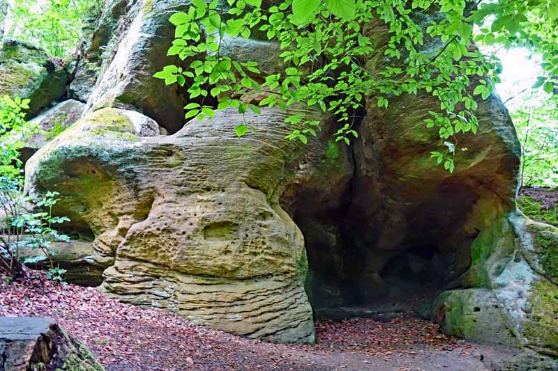 Burgen, Prismen und geheimnisvolle Labyrinthe - Die schönsten Geotope in Unterfranken 4 felsen rundweg labyrinth geotope unterfranken haßberge