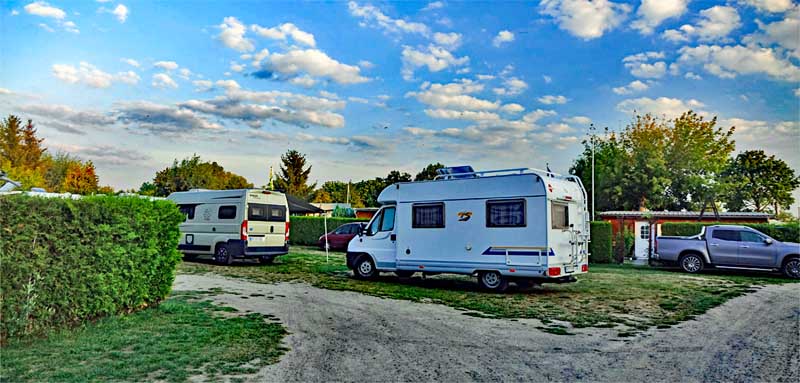 Wohnmobil-Stellplätze - Welche Möglichkeiten gibt es bei der Übernachtung mit dem Camper in Deutschland? 7 wohnmobil tipps anfänger fehler übernachten stellplatz