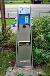 Wohnmobil-Stellplätze - Welche Möglichkeiten gibt es bei der Übernachtung mit dem Camper in Deutschland? 11 stromsäule strom versorgung wohnmobil camper