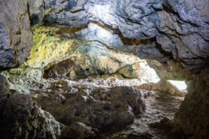 Geopark Nördlinger Ries 9 geotop ofnethöhle nördlingen ries krater bayern