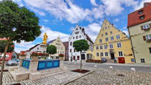 Geopark Nördlinger Ries 22 marktplatz wemding schwaben bayern rathaus brunnen