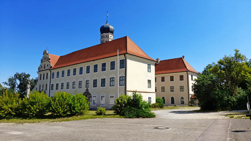 Geopark Nördlinger Ries 24 ehemaliges kloster mönchsdeggingen wandern nördlinger ries geopark kühstein