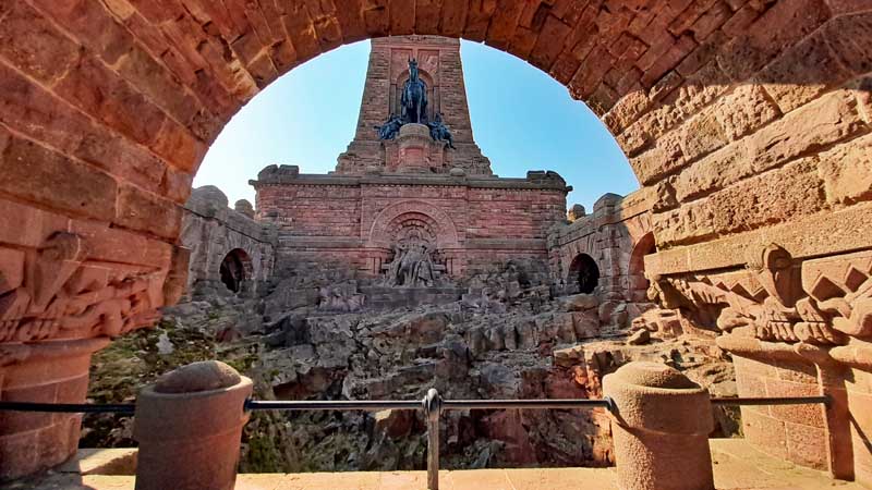 Kyffhäuser-Denkmal 20 blick auf kaiser barbarossa im kyffhäuser denkmal