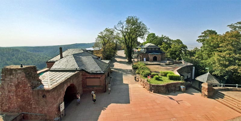 Kyffhäuser-Denkmal 11 blick vom kyffhäuser denkmal auf die oberburg