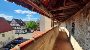 stadtmauer rundgang nördlingen ries bayern schwaben wehrgang